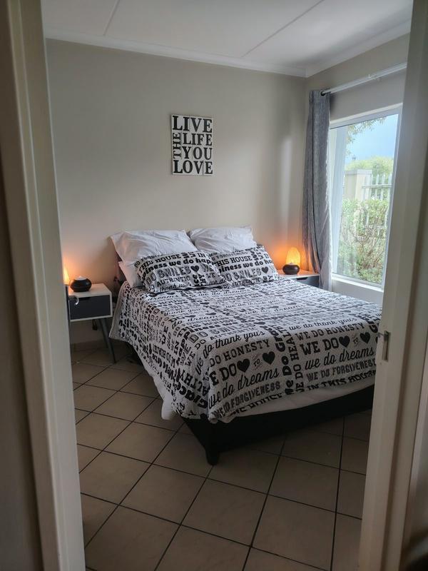 To Let 2 Bedroom Property for Rent in Buhrein Western Cape